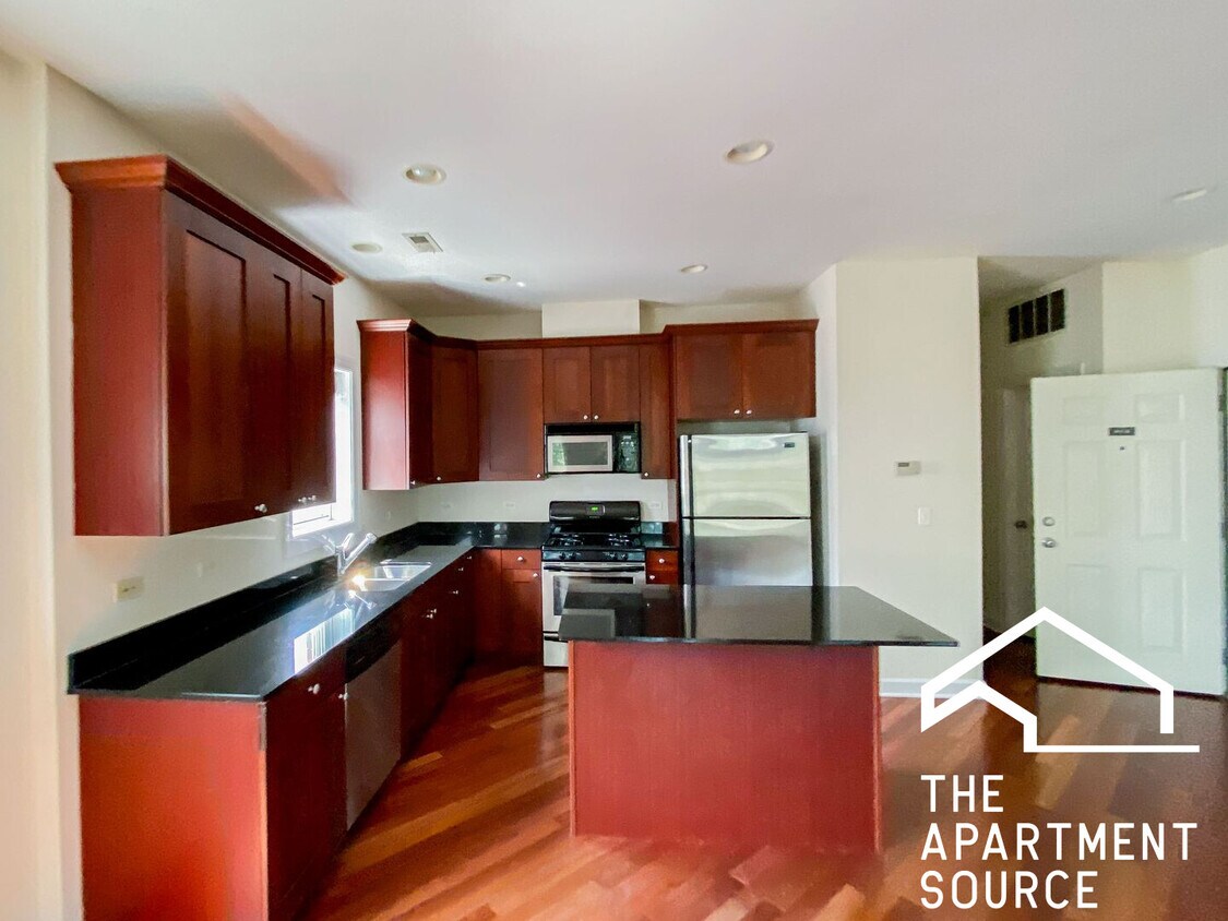 Foto principal - 3112 N Racine Ave