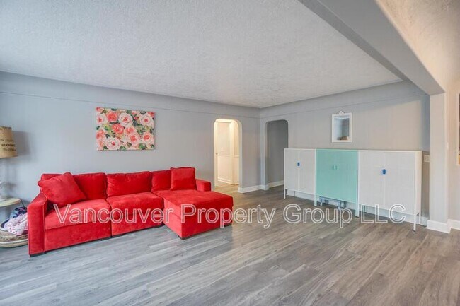 Photo - 216 E 27th St House