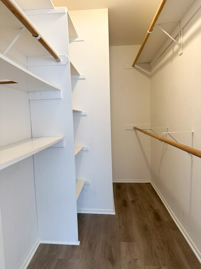 Foto del edificio - Woodman Oaks Apartments