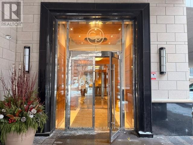 Building Photo - 763 Bay St.