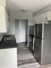 Building Photo - 950 Eastlawn Av
