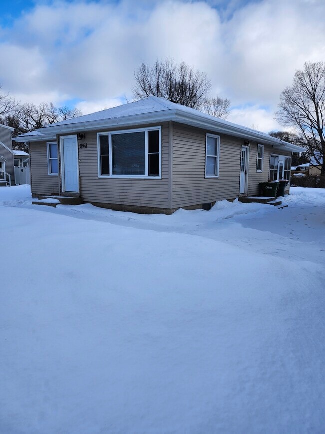 Foto del edificio - 8983 Van Buren St NE