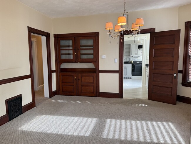 Building Photo - 38 Russell St