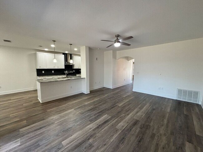Building Photo - 24401 Summer Wind