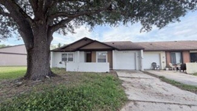 Building Photo - 135 Sand Pine Cir