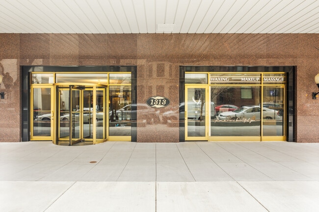 Building Photo - 1313 N Ritchie Ct