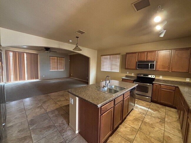 Building Photo - 5558 Wilder Dr