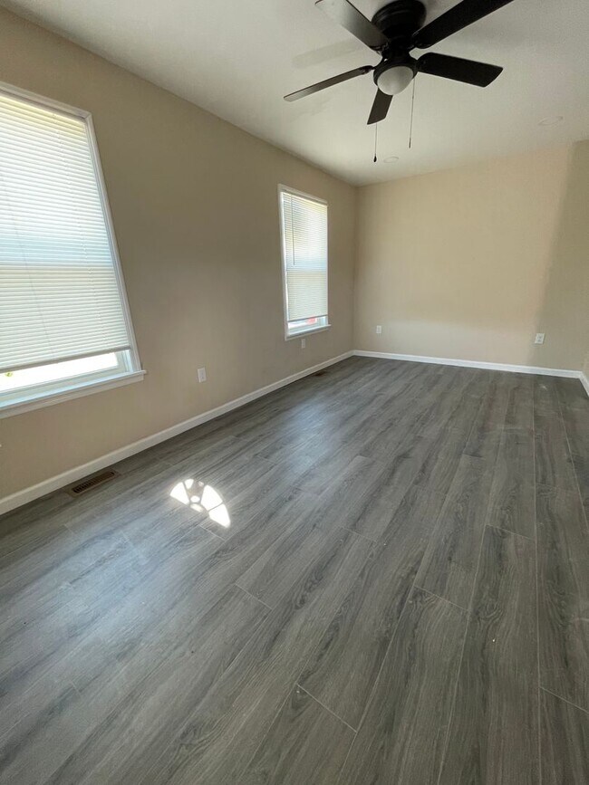 Foto del edificio - Newly Renovated 2 Bedroom House in McMinnv...