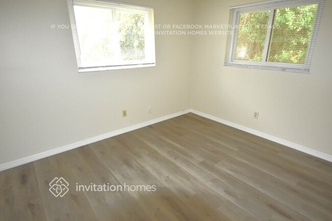Building Photo - 737 SE Hollahan Ave