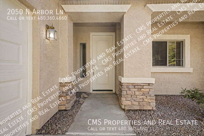 Foto del edificio - 2050 N Arbor Ln