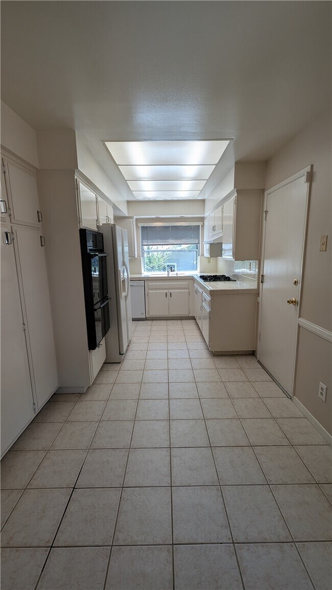 Building Photo - 2566 Flanders Rd