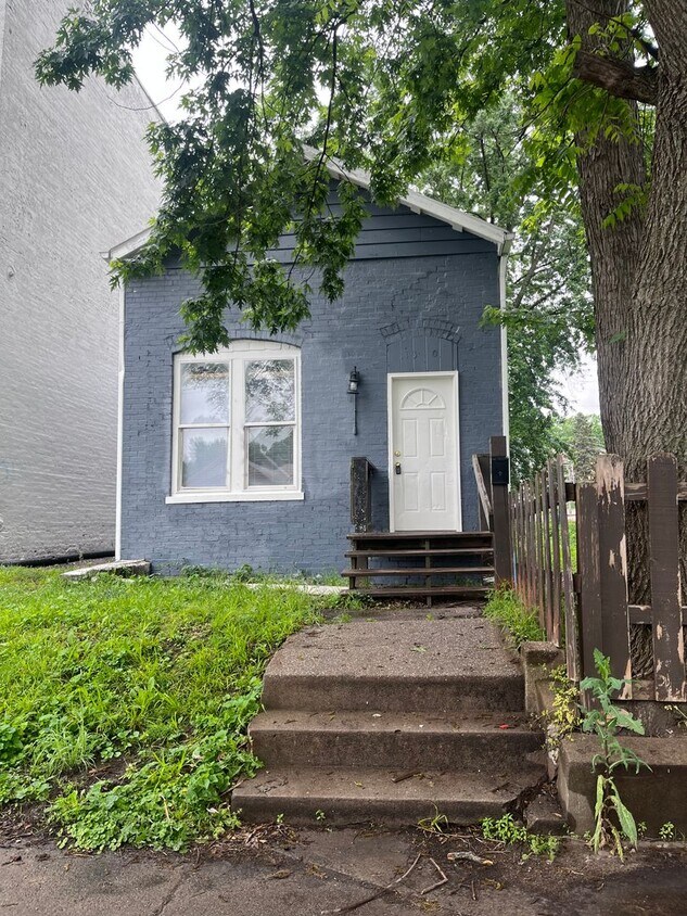 Primary Photo - 1330 Buchanan Ave. Saint Joseph, Mo 64501