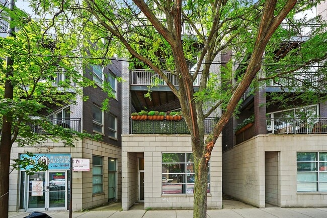 Building Photo - 2629 W Chicago Ave