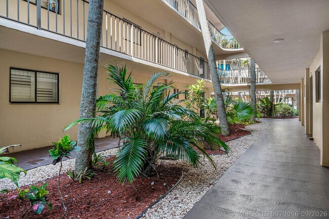 Building Photo - 5190 Las Verdes Cir