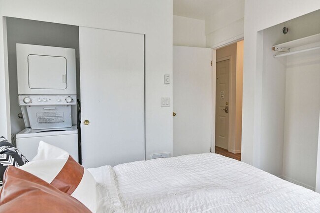 Foto del edificio - Beautiful 1 bed 1 bath apartment AVAILABLE NOW