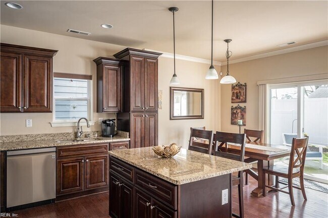 Building Photo - 225 Floridays Way