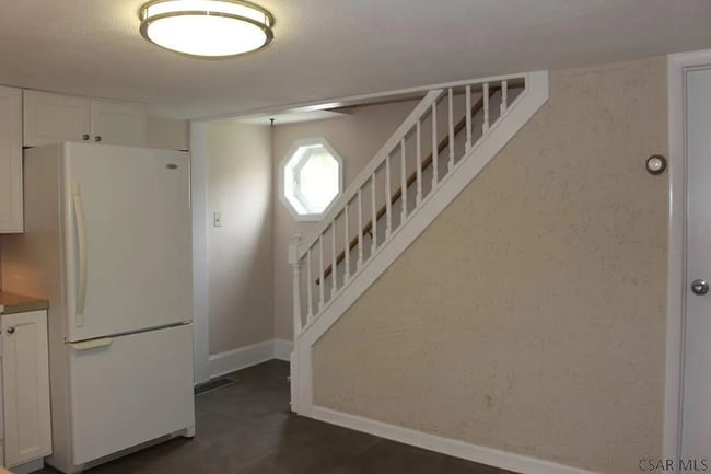Building Photo - 207 Burkhard St