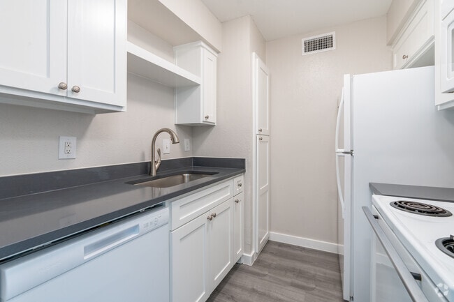 Juniper - 1 habitación, 1 baño - 640 pies cuadrados - Cocina - Gazebo Apartments (Denton, Tx)