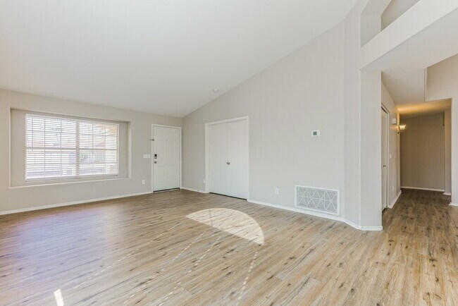 Foto del edificio - 4262 E Alder Ave