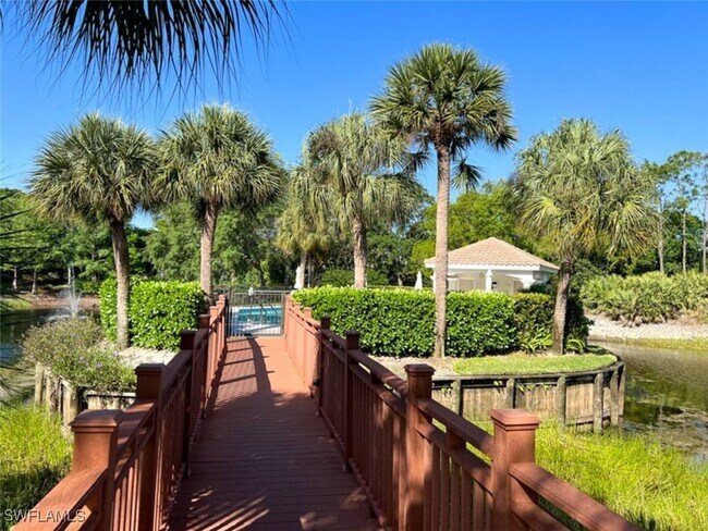 Foto del edificio - 6813 Satinleaf Rd S