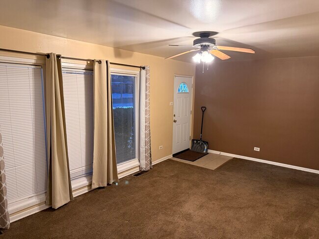 Foto del edificio - 1367 Burnham Ave