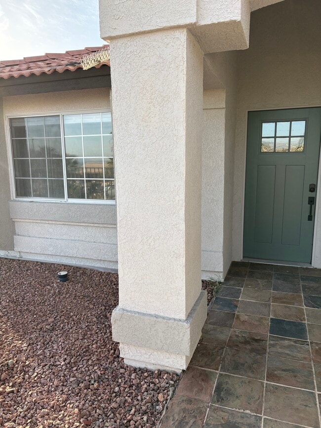 Foto del edificio - 9765 Vista del Valle