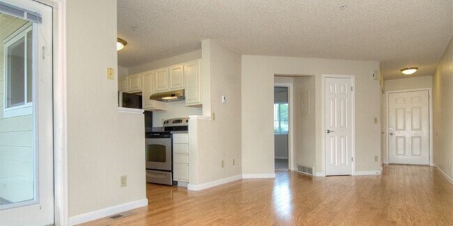 Foto del edificio - 676 Walden Cir