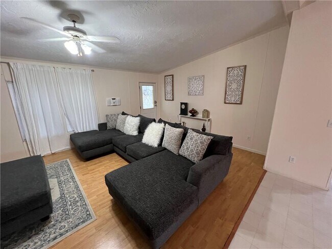 Foto del edificio - 2415 S Shiloh Dr