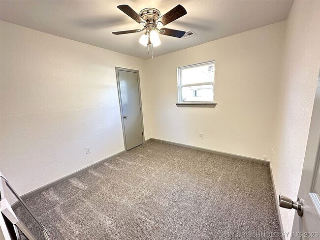 Guest Bedroom - 139 W Kent St