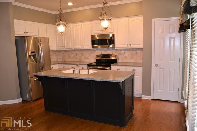 Building Photo - 2548 Oakwood Trce
