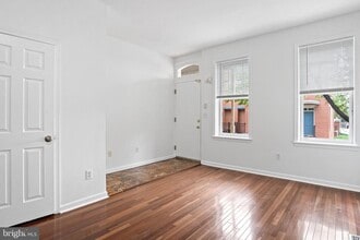 Building Photo - 609 W 9th St