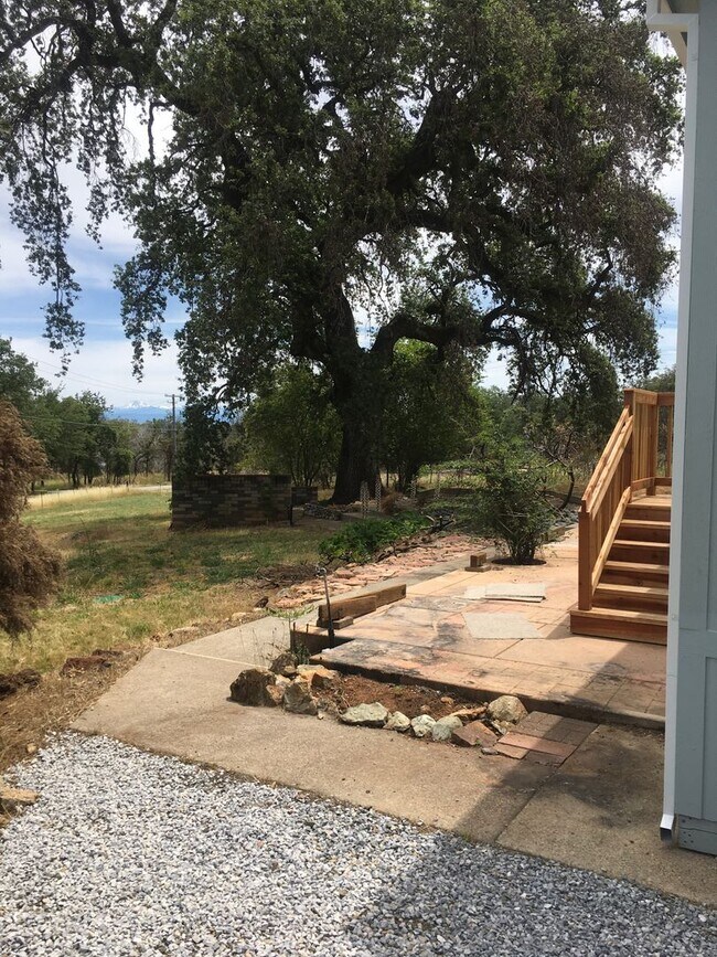 Building Photo - 2 Bedroom Peaceful & Serene Country  Setti...