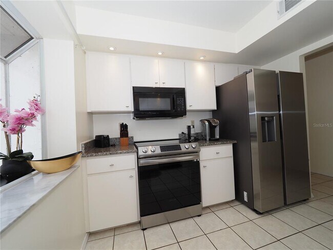 Building Photo - 427 Cerromar Ln