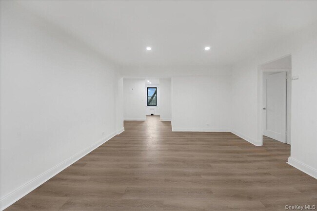 Foto del edificio - 3840 Greystone Ave