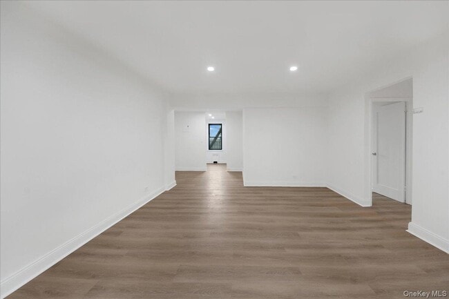 Building Photo - 3840 Greystone Ave