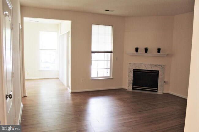 Building Photo - 13112 Park Crescent Cir
