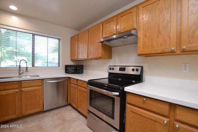 Foto del edificio - 6709 W Luke Ave