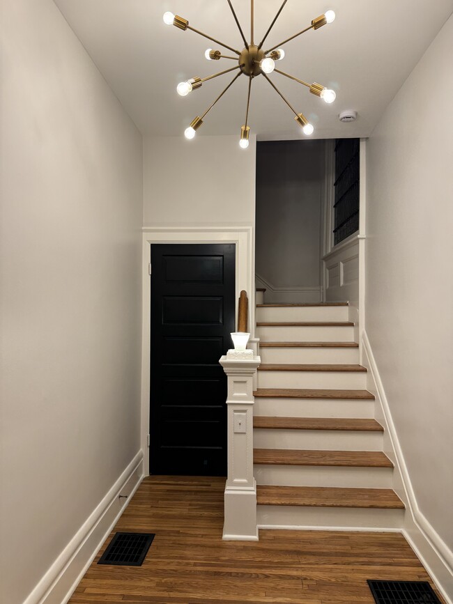 Front foyer - 1049 Franklin Ave