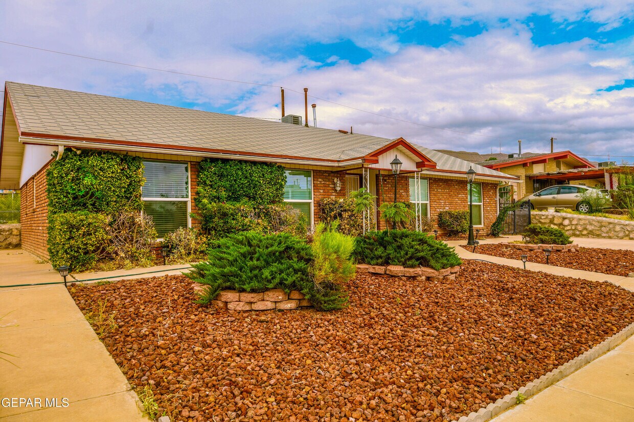 Foto principal - 5822 Beaumont Pl