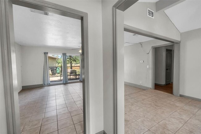 Building Photo - 7411 Tall Pines Dr
