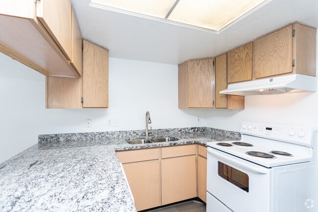 3BR, 2BA - 1,500SF - Kitchen - Stonebridge Apartments