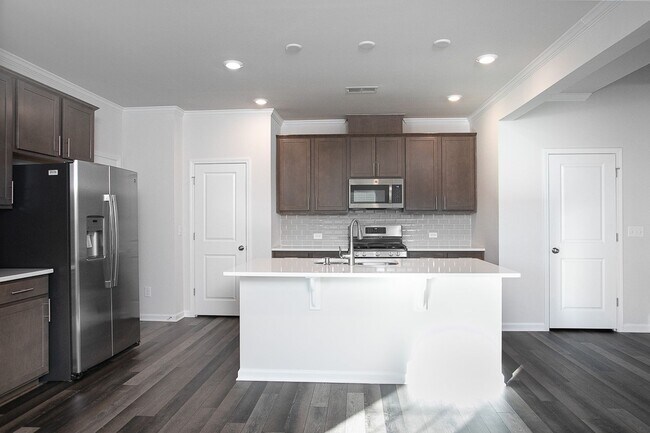 Building Photo - Available 8/10/25! 2 Story Home Near Trian...