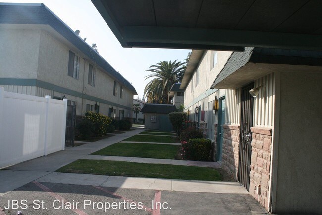 Building Photo - 2 br, 1.5 bath Apartment - 510 Lansing Dr.