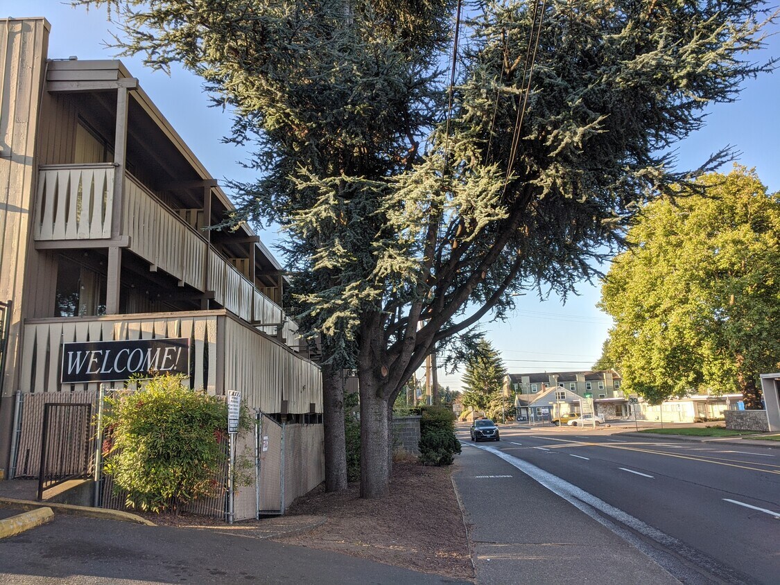 Primary Photo - 3630 SE Cesar E Chavez Blvd
