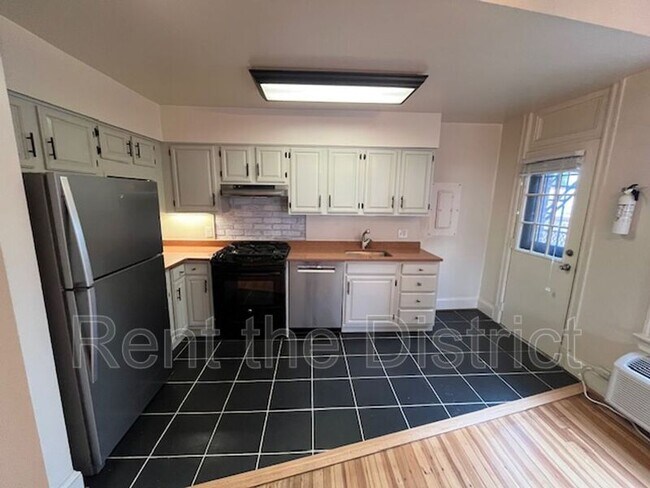 Foto del edificio - 1824 S Street NW