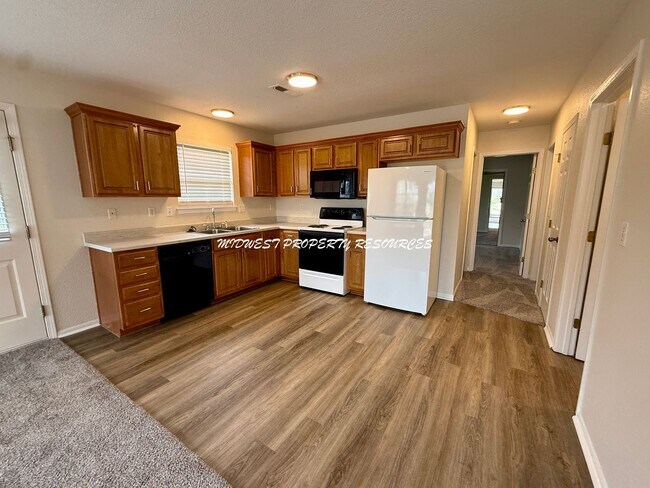 Foto del edificio - Ranch townhome w/ Mowing provided