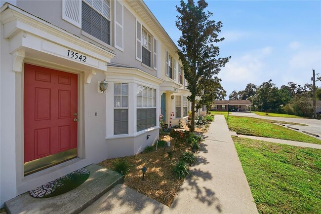 Foto del edificio - 13542 Embassy Park Ct