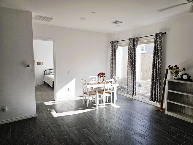 Building Photo - Summerlin West Community!!