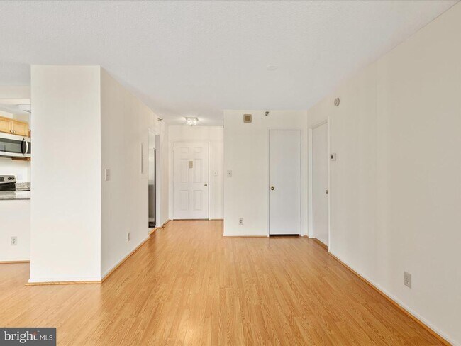 Building Photo - 900 N Stafford St