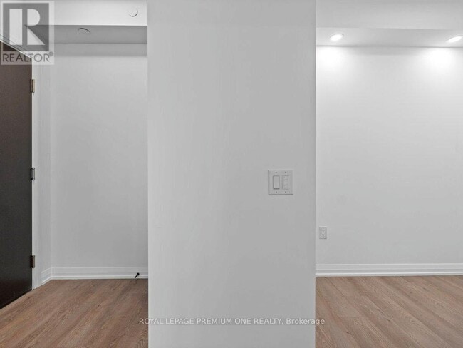 Building Photo - 9000-9000 Jane St